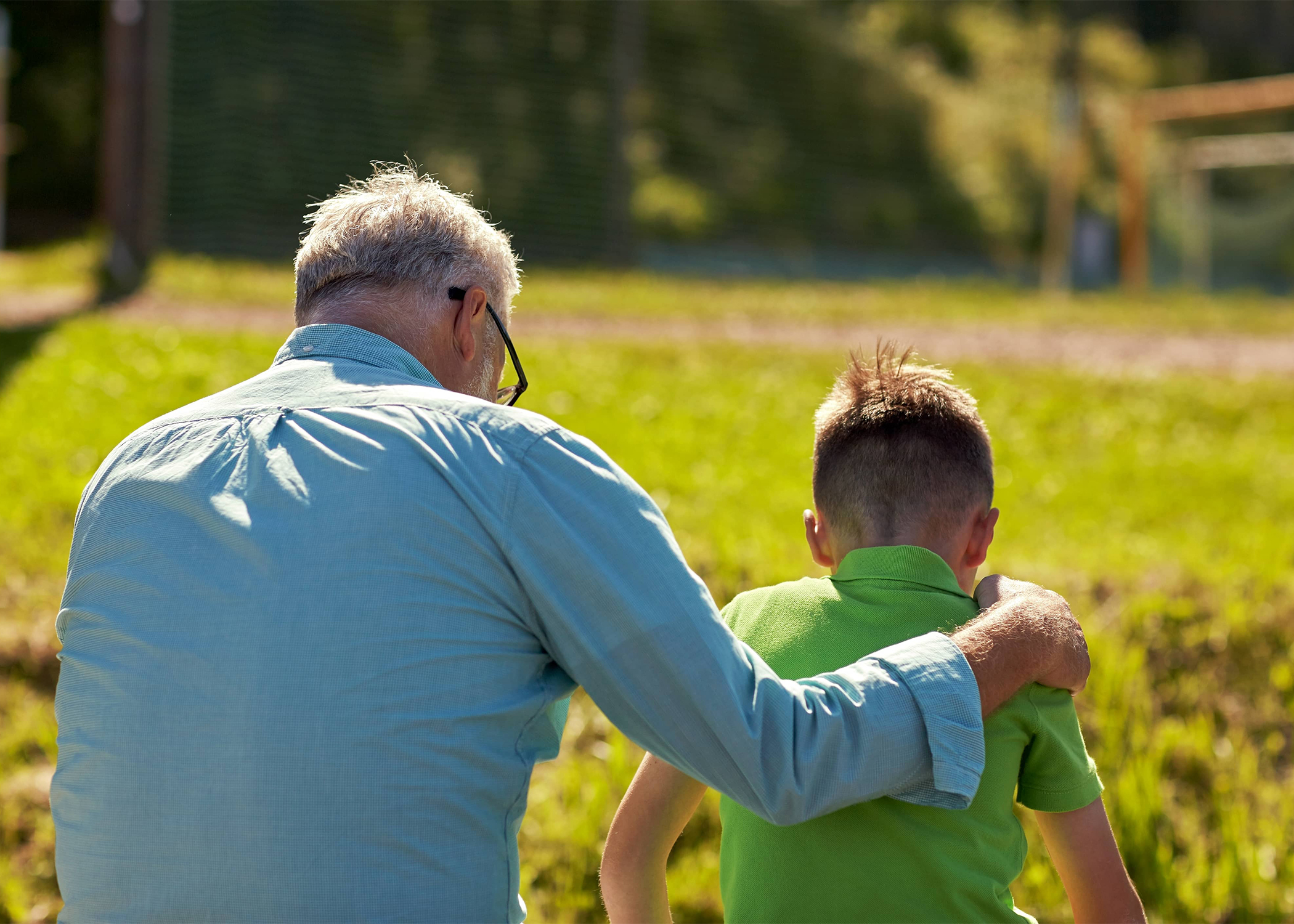 grandfather-and-grandson-hugging-outdoors-PZEAKK9 (1)