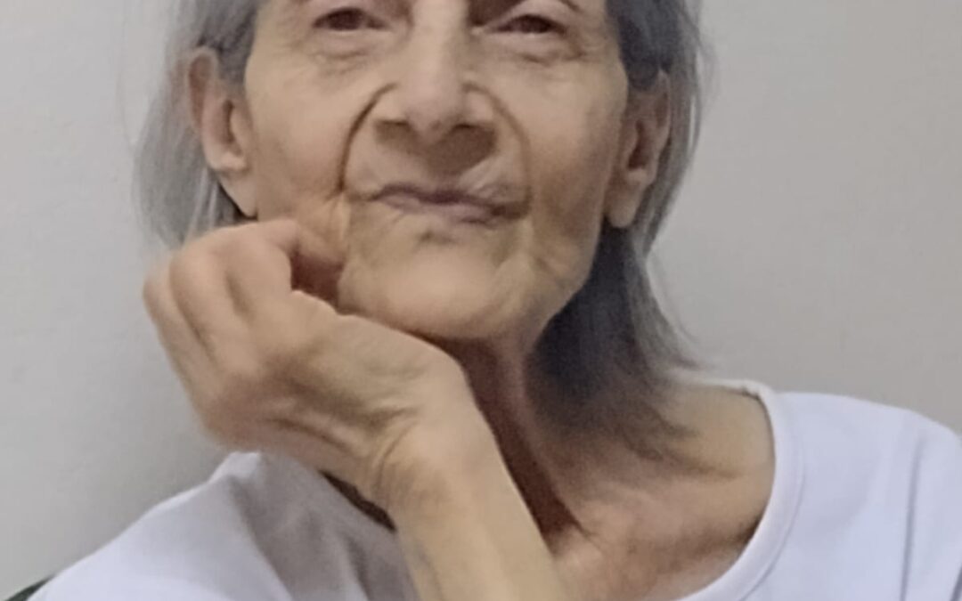 MARÍA ESTHER RESTOM
