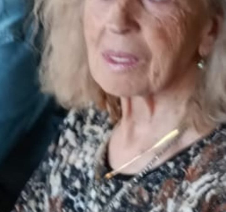 IRIS E. DELLA MOTTA