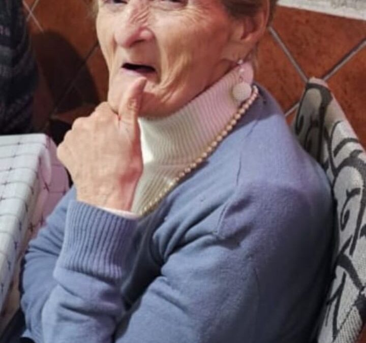 MARÍA T. FERNÁNDEZ
