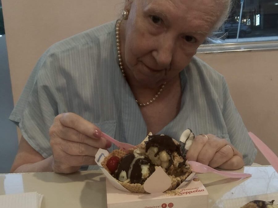 MARÍA V. BOSSI